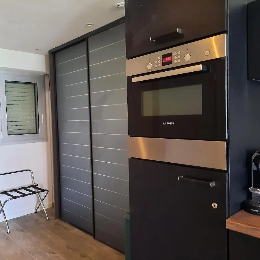4-Star Beachfront Appartment- Sea View Cannes Appartement