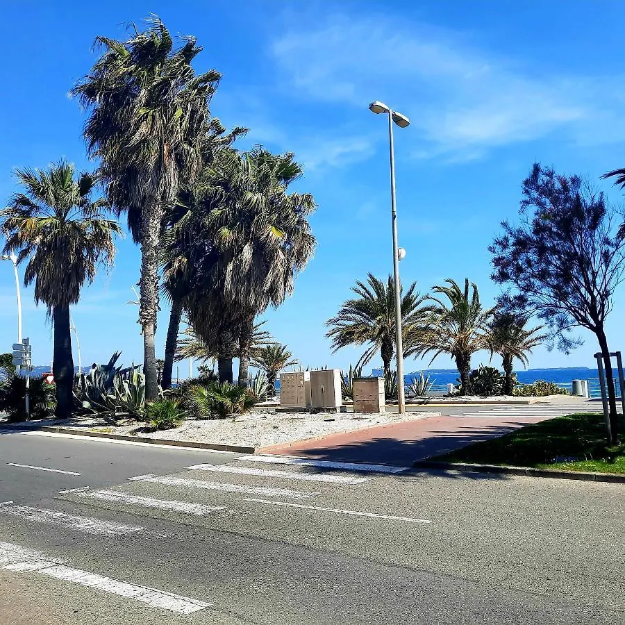 4-Star Beachfront Appartment- Sea View Cannes Appartement