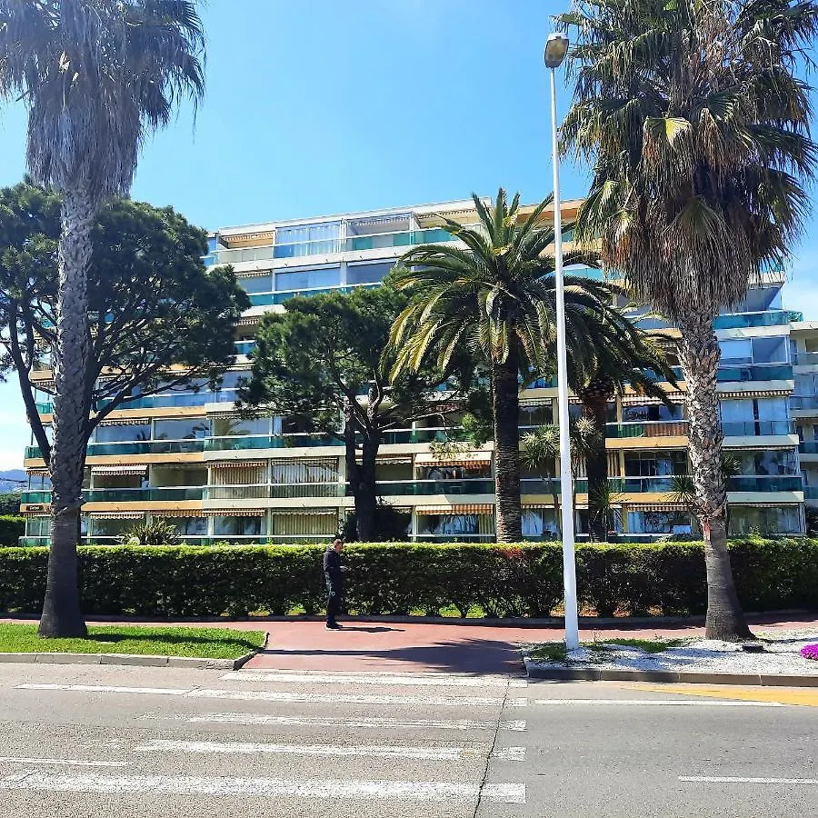 Appartement 4-Star Beachfront Appartment- Sea View Cannes France