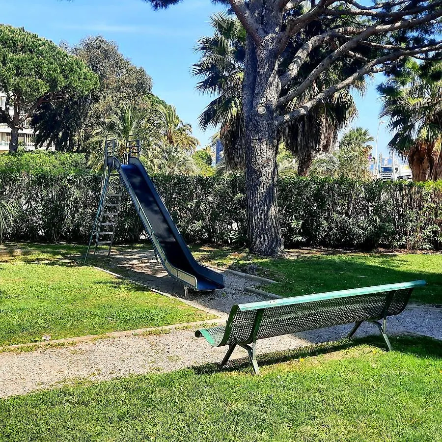4-Star Beachfront Appartment- Sea View Cannes