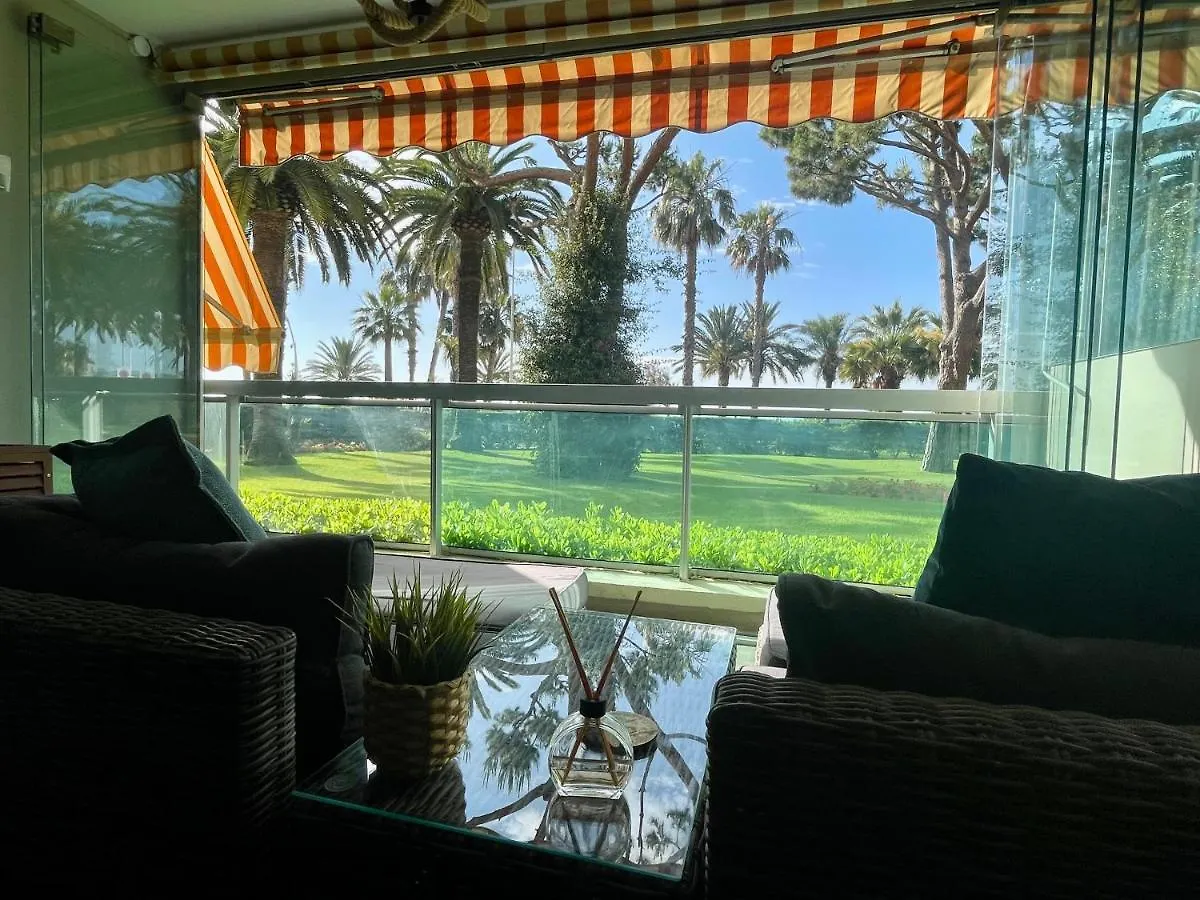 Appartement 4-Star Beachfront Appartment- Sea View Cannes
