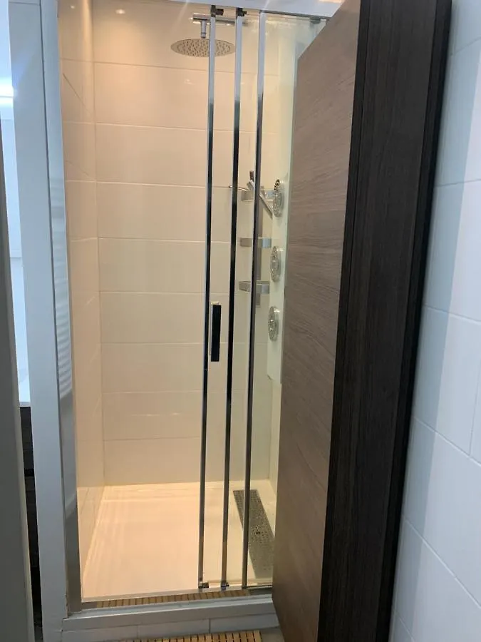 4-Star Beachfront Appartment- Sea View 戛纳 公寓